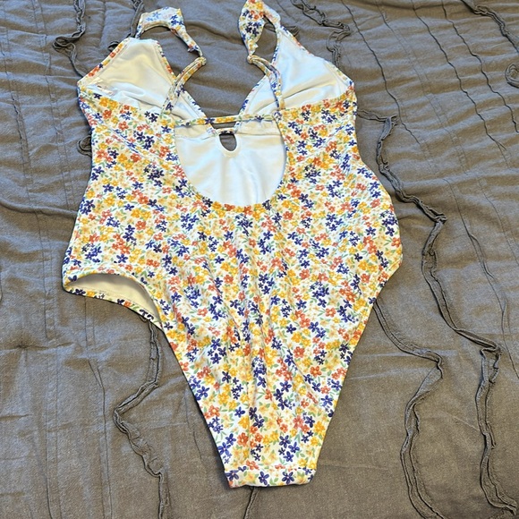 Shade & Shote One Piece - Picture 3 of 4